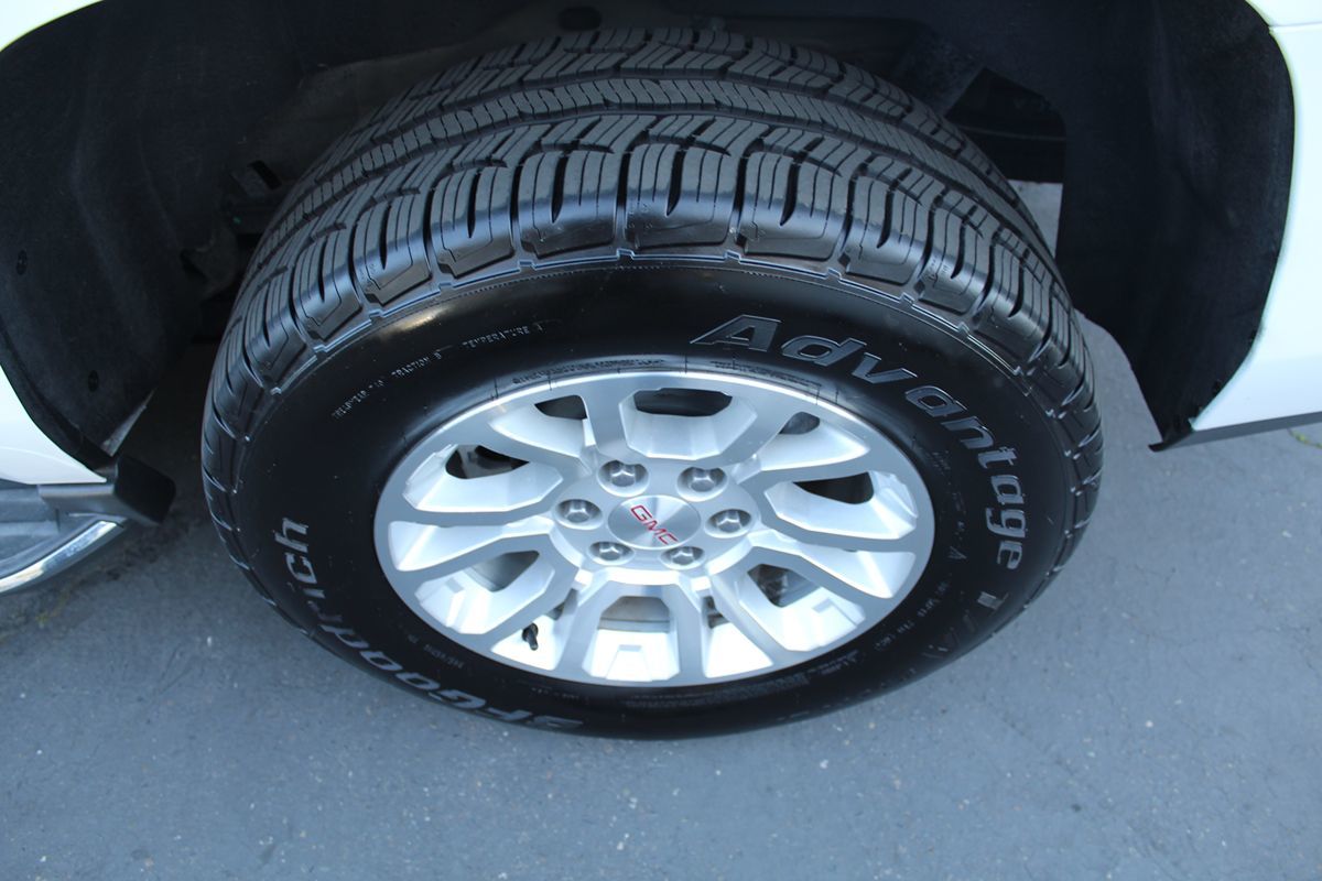 2016 GMC Yukon SLE - Photo 13