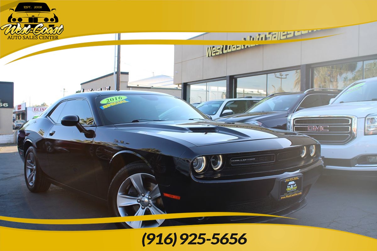 2016 Dodge Challenger SXT's photo