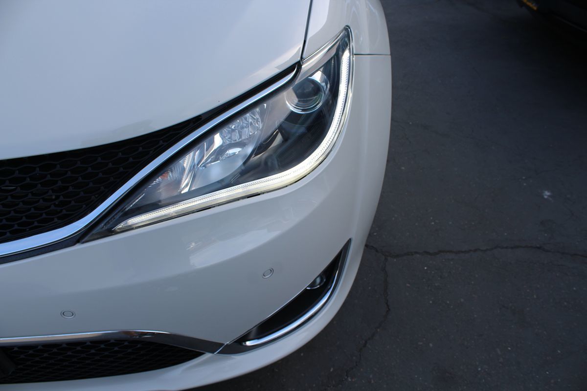 2020 Chrysler Pacifica Hybrid Limited - Photo 10