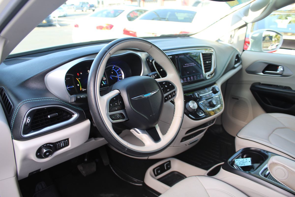 2020 Chrysler Pacifica Hybrid Limited - Photo 15