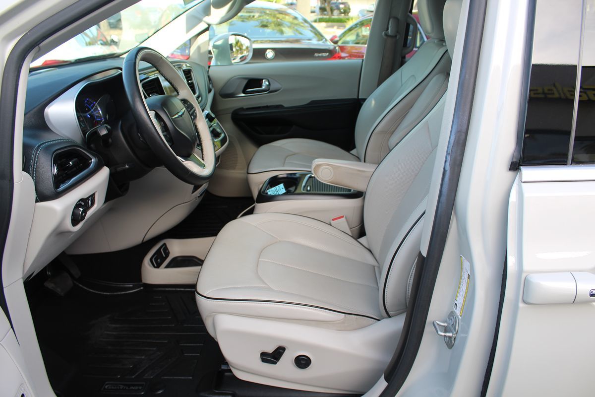 2020 Chrysler Pacifica Hybrid Limited - Photo 16