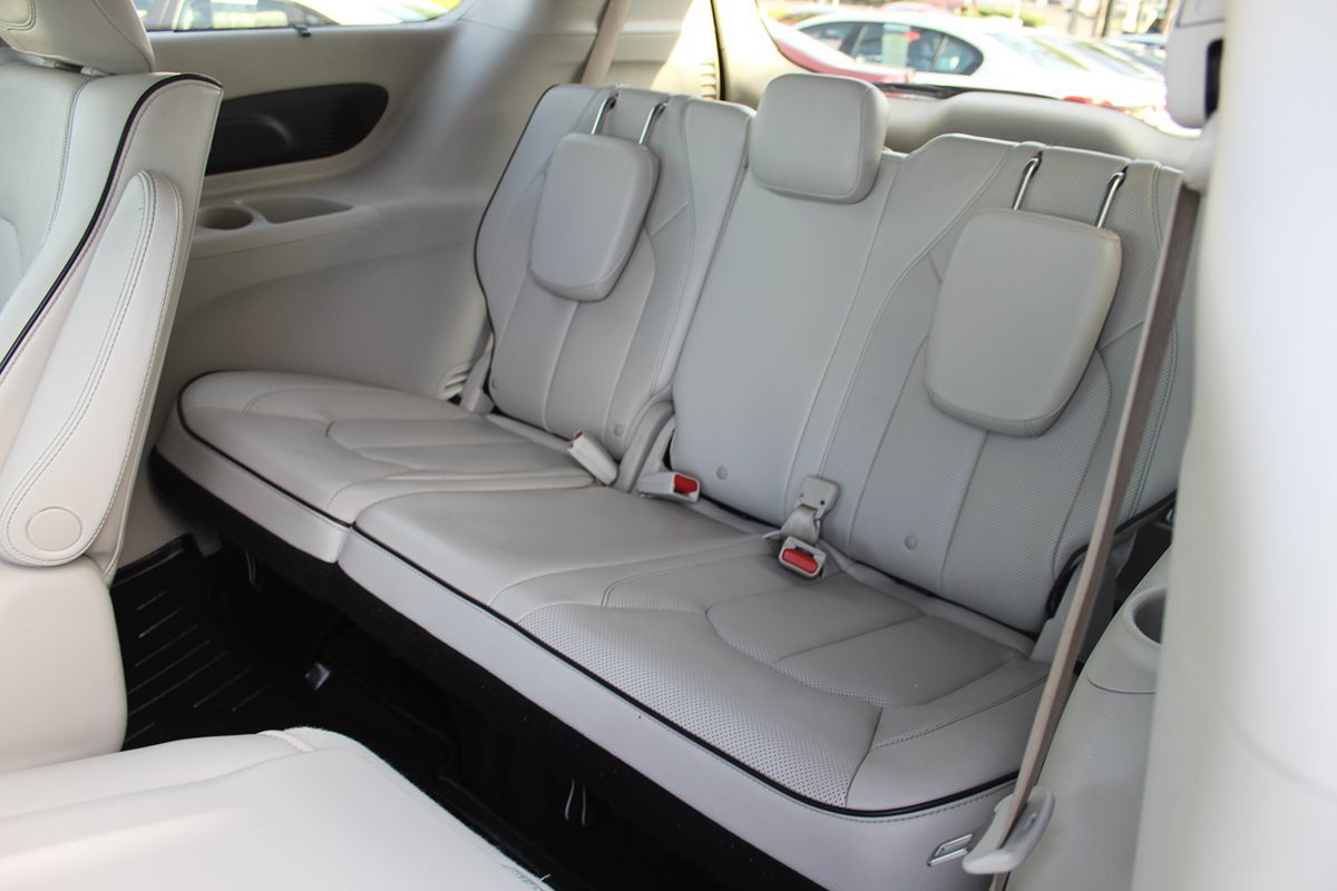 2020 Chrysler Pacifica Hybrid Limited - Photo 18