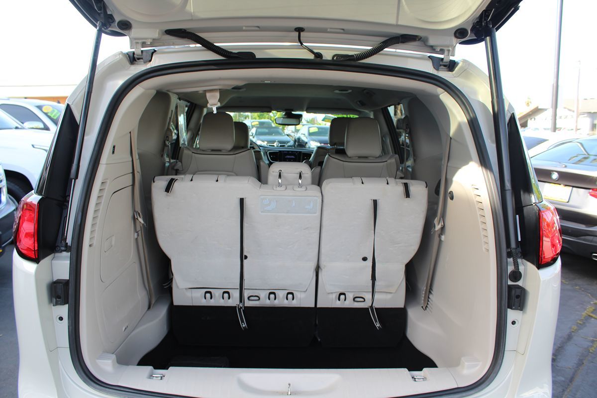 2020 Chrysler Pacifica Hybrid Limited - Photo 19