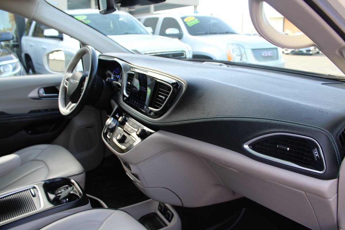 2020 Chrysler Pacifica Hybrid Limited - Photo 24