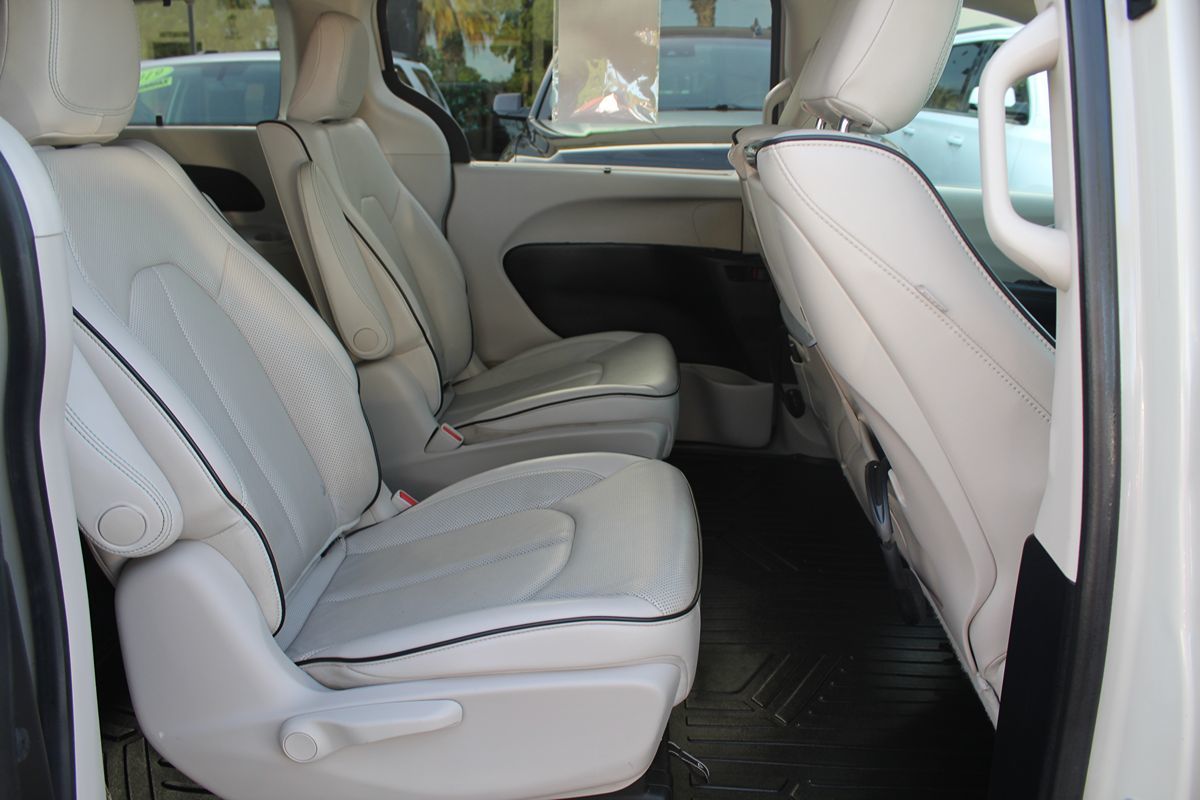 2020 Chrysler Pacifica Hybrid Limited - Photo 26