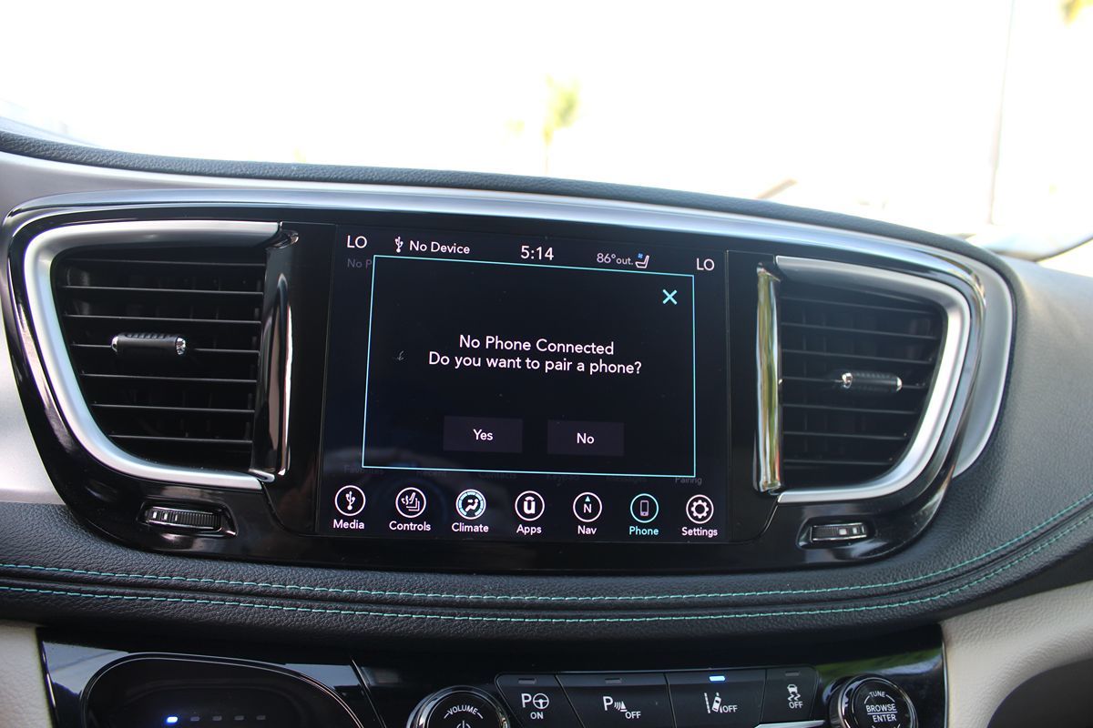 2020 Chrysler Pacifica Hybrid Limited - Photo 31