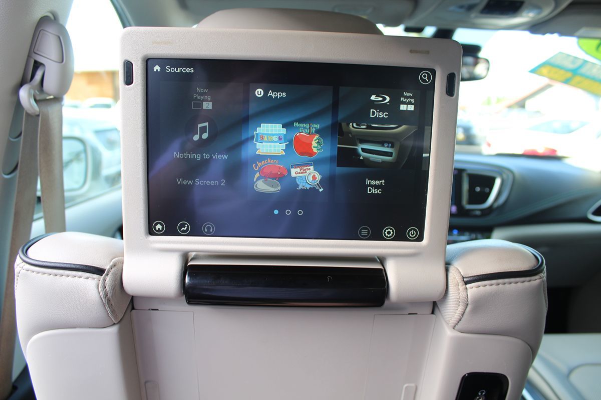 2020 Chrysler Pacifica Hybrid Limited - Photo 36