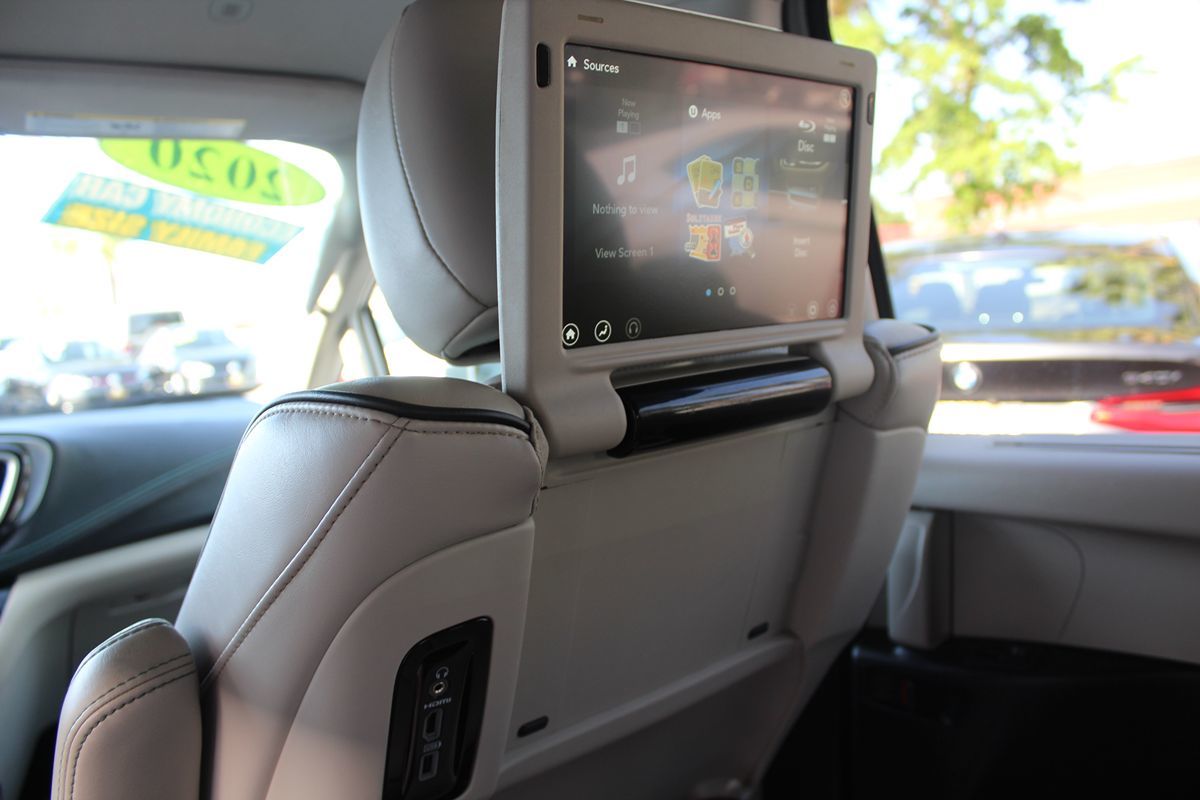 2020 Chrysler Pacifica Hybrid Limited - Photo 37