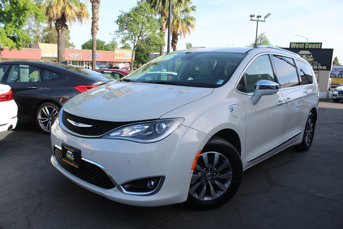 2020 Chrysler Pacifica Hybrid Limited - Photo 2