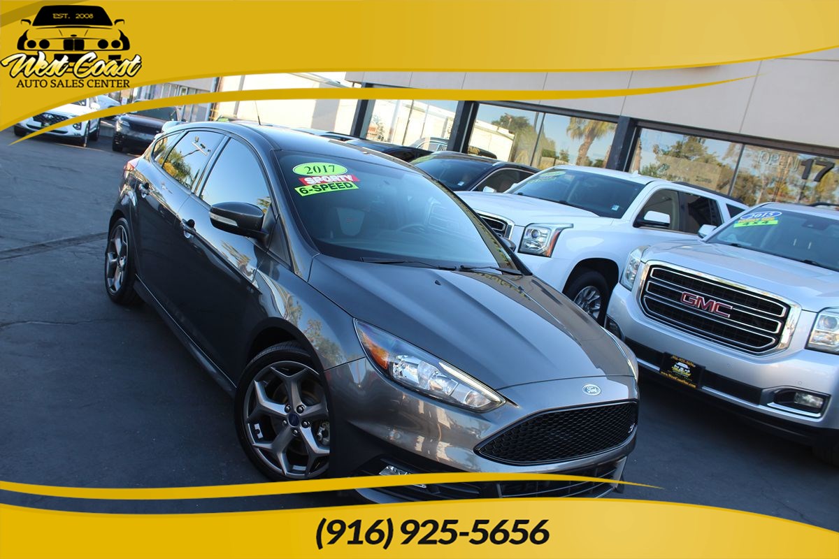 2017 Ford Focus 5 Door Hatch ST's photo