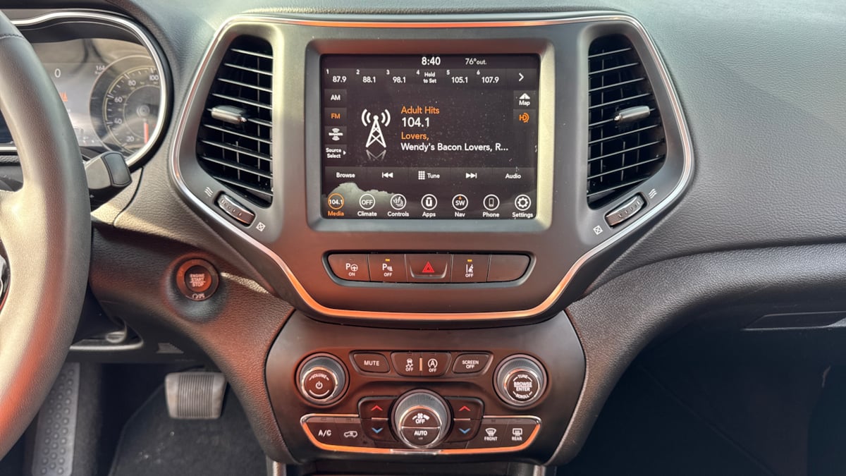 2023 Jeep Cherokee Altitude Lux photo 12