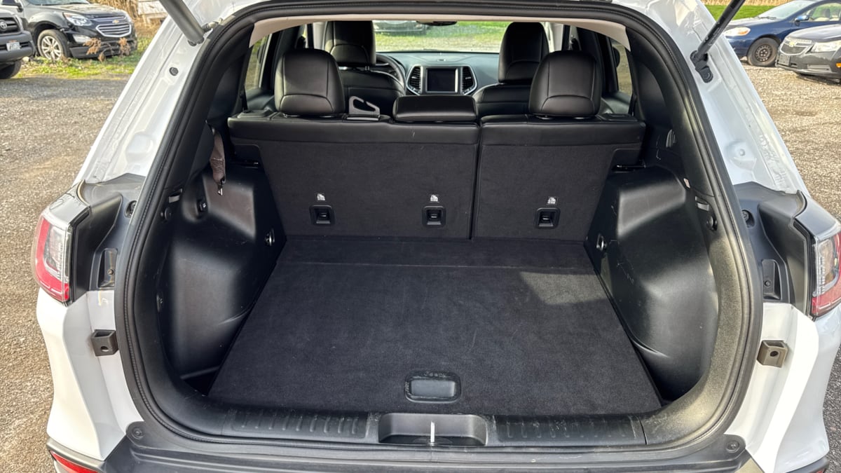 2023 Jeep Cherokee Altitude Lux photo 11