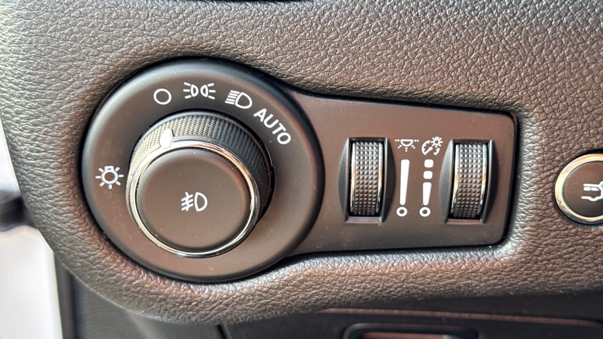 2023 Jeep Cherokee Altitude Lux photo 16