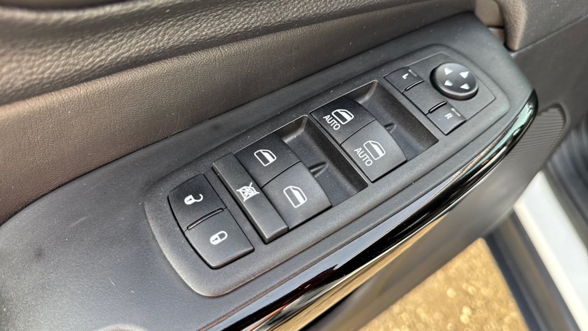 2023 Jeep Cherokee Altitude Lux photo 18
