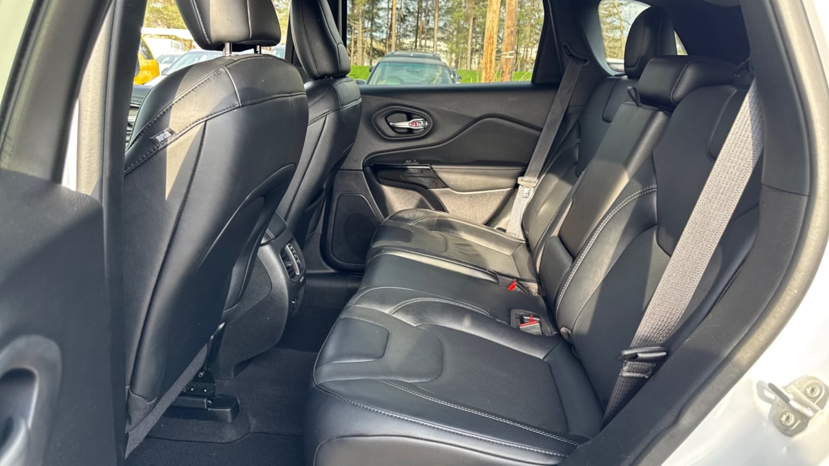 2023 Jeep Cherokee Altitude Lux photo 10