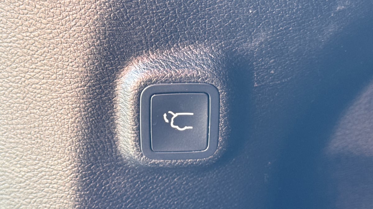 2023 Jeep Cherokee Altitude Lux photo 21