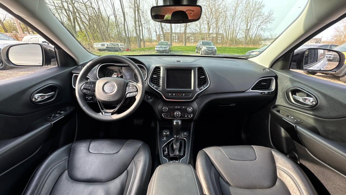 2023 Jeep Cherokee Altitude Lux photo 22