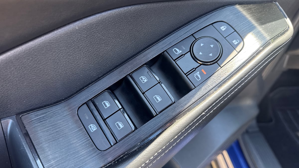 2022 Nissan Rogue SV photo 18