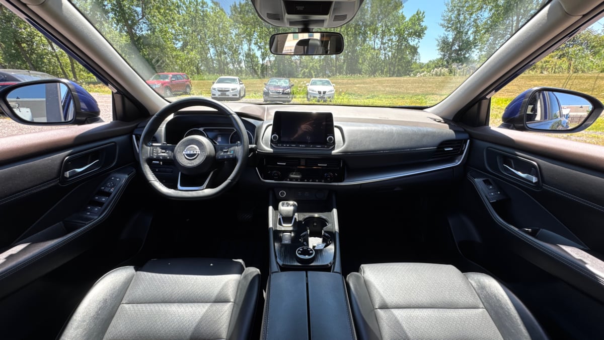 2022 Nissan Rogue SV photo 25