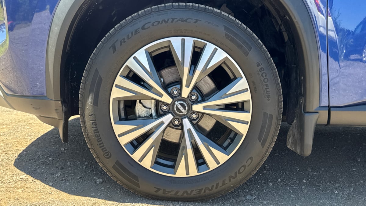 2022 Nissan Rogue SV photo 23
