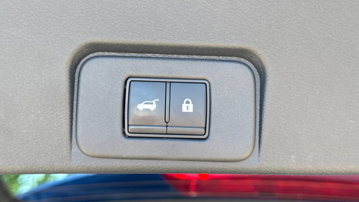 2022 Nissan Rogue SV photo 24