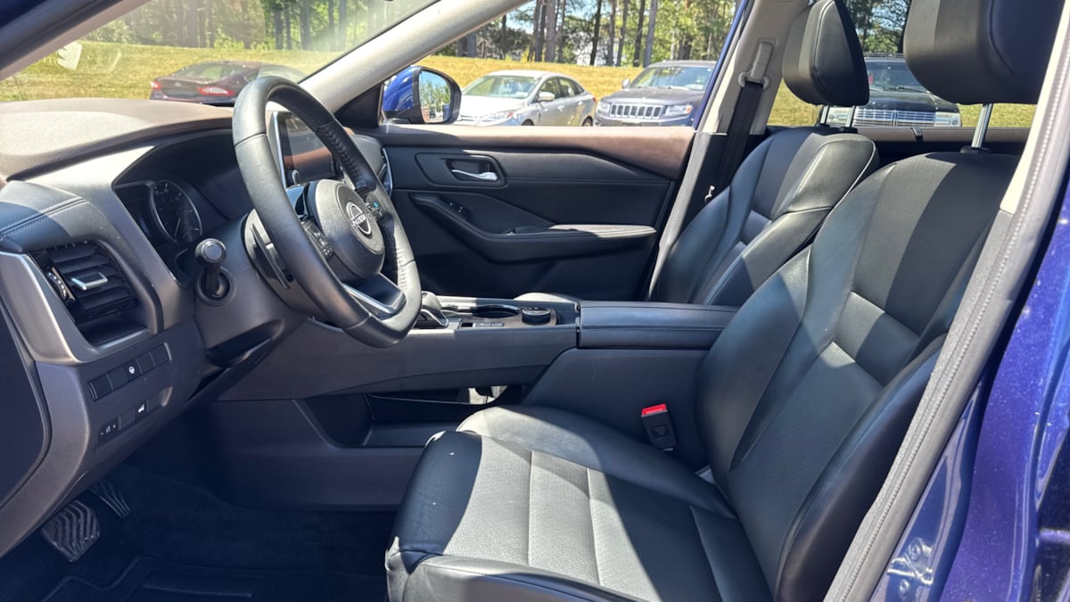 2022 Nissan Rogue SV photo 9