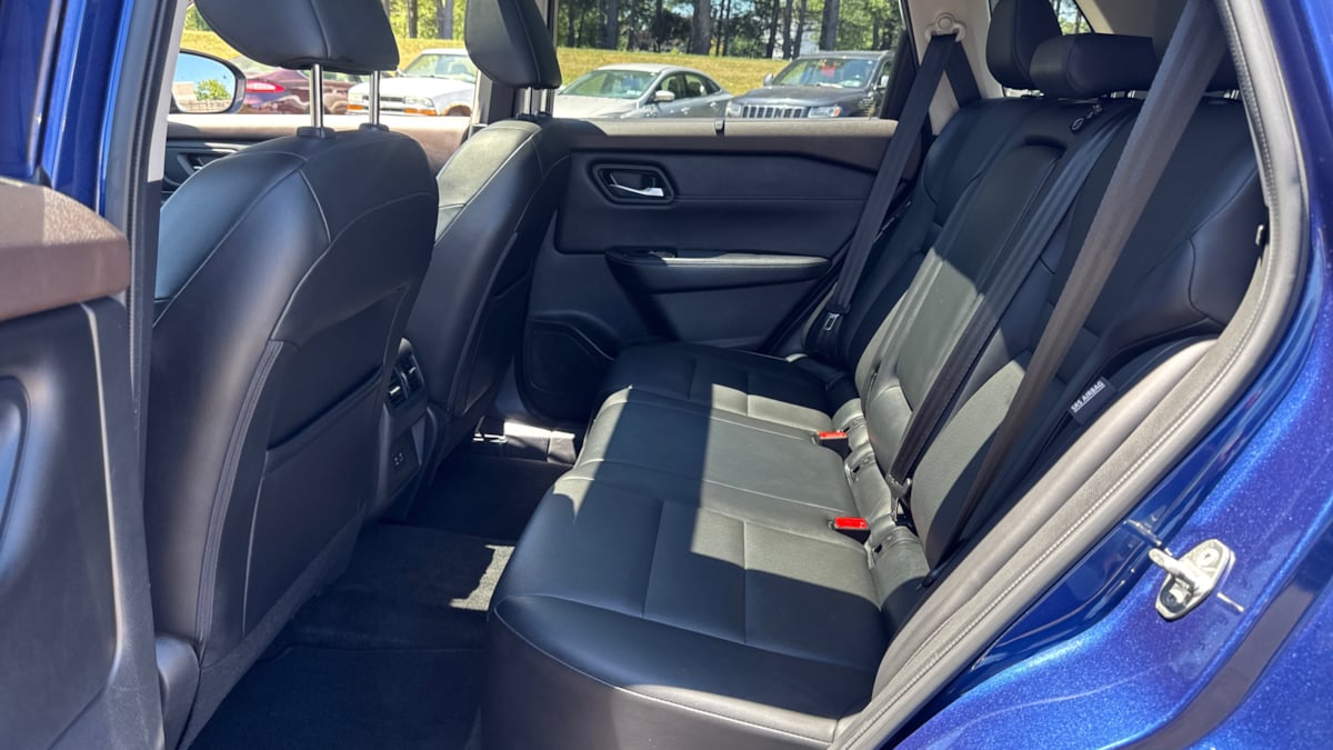 2022 Nissan Rogue SV photo 10