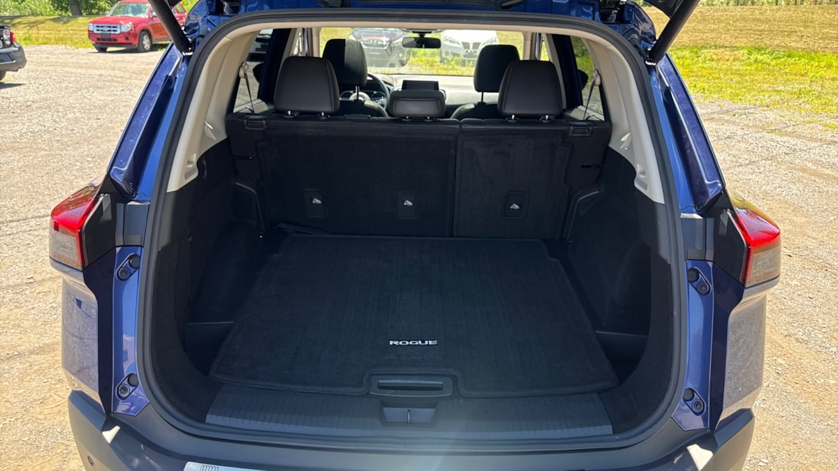2022 Nissan Rogue SV photo 11