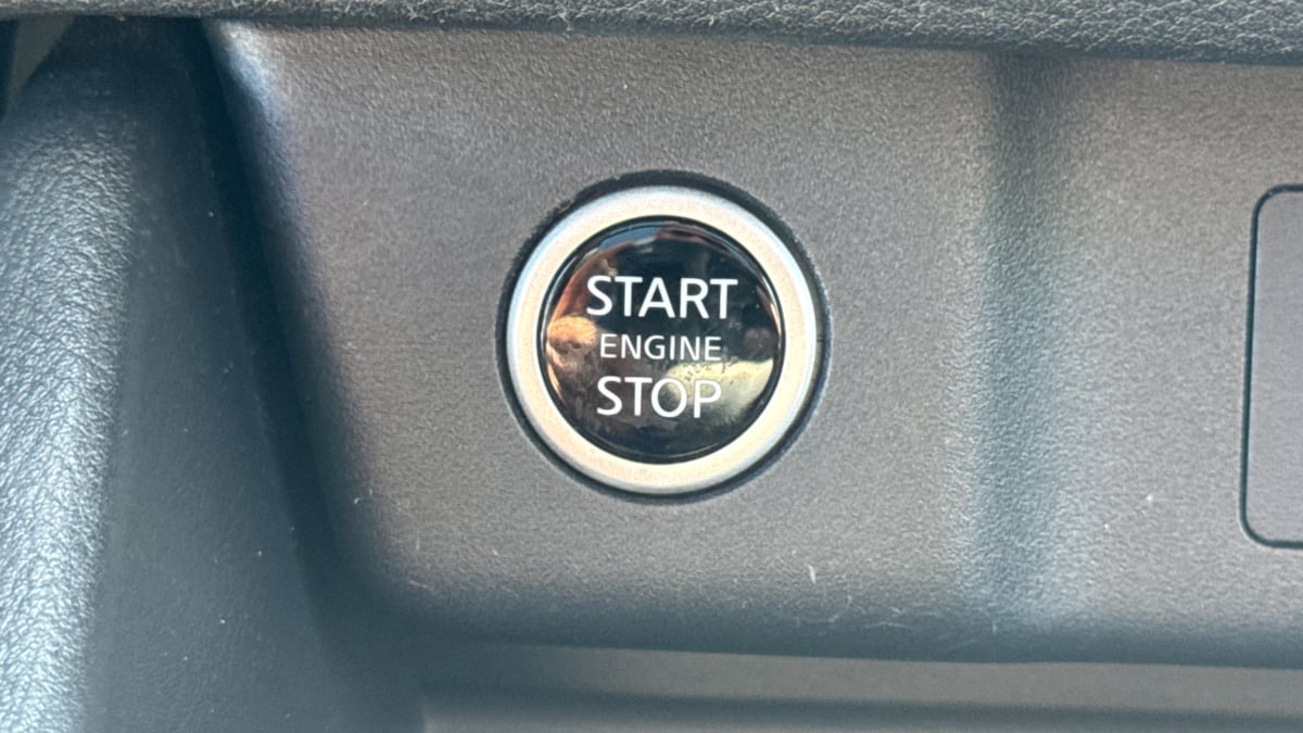 2022 Nissan Rogue SV photo 28