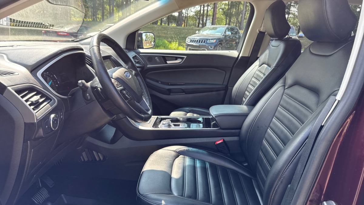 2019 Ford Edge SEL photo 9
