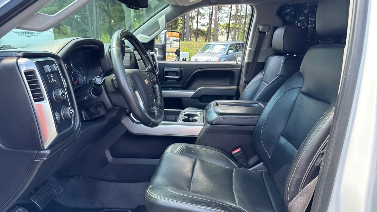 2015 Chevrolet Silverado 2500HD LTZ photo 9