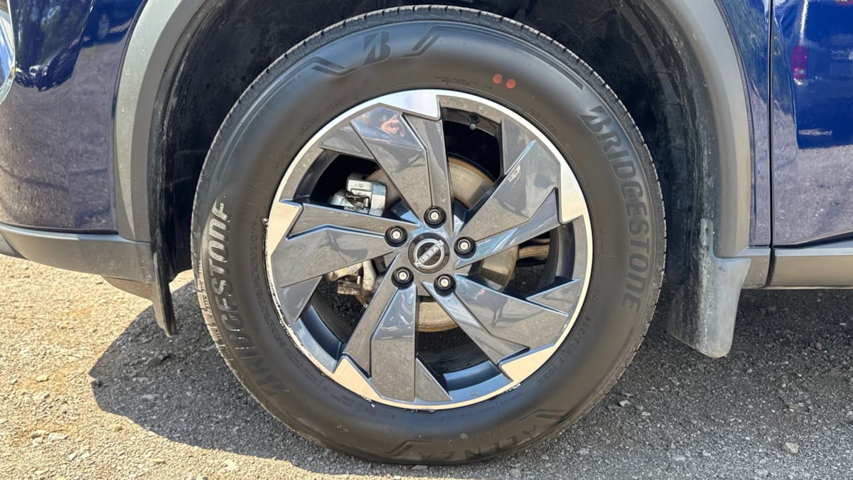 2025 Nissan Rogue SV photo 17