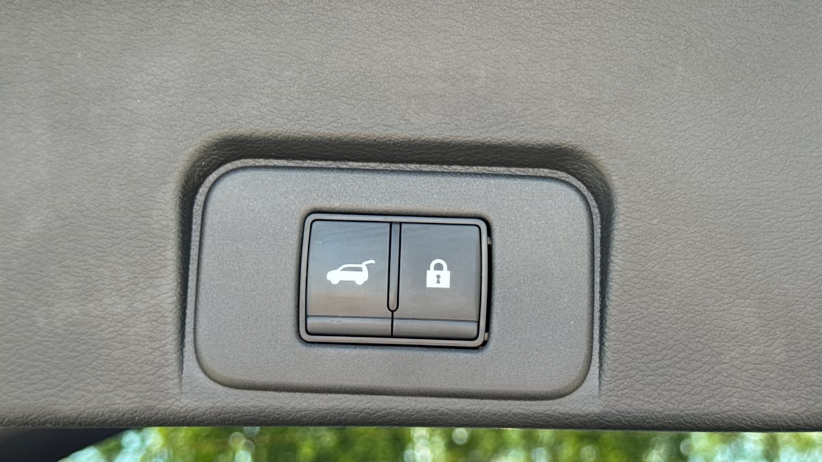 2025 Nissan Rogue SV photo 18