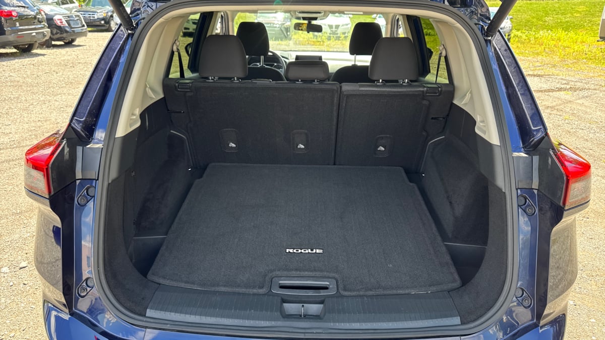 2025 Nissan Rogue SV photo 9