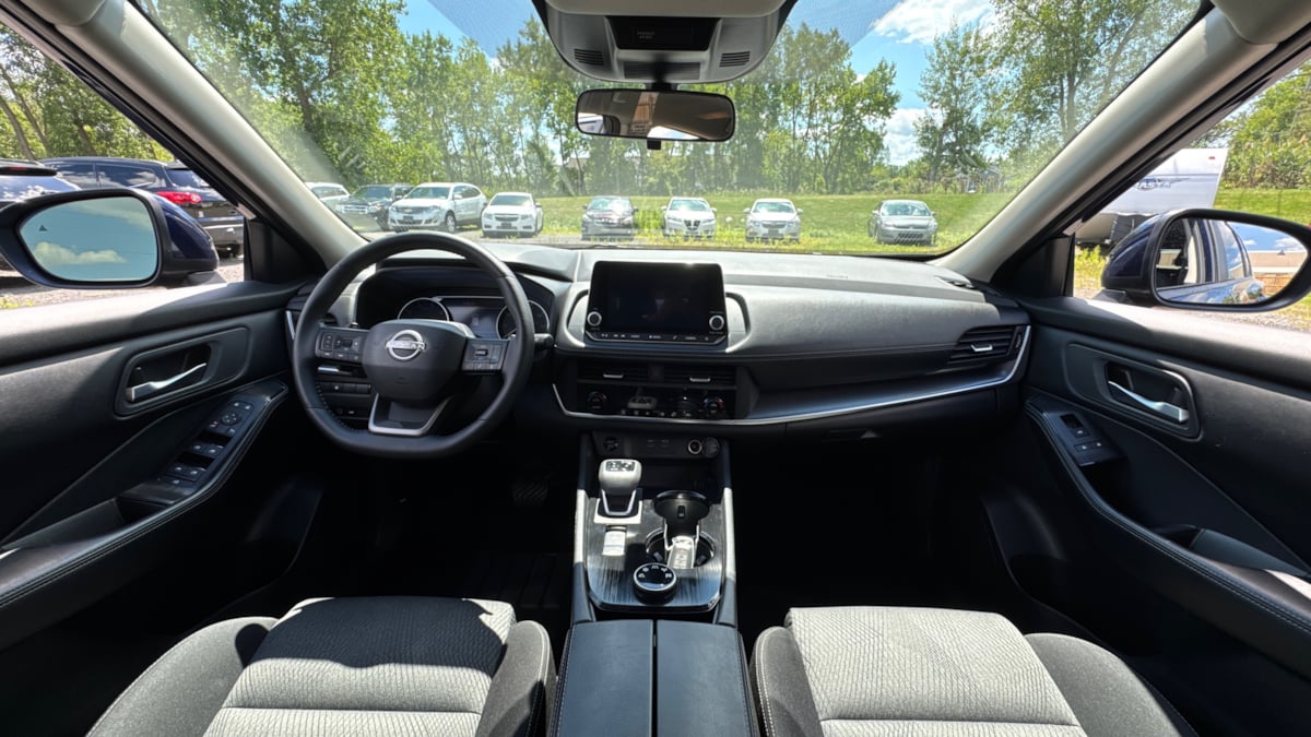 2025 Nissan Rogue SV photo 19