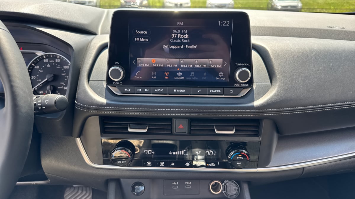 2025 Nissan Rogue SV photo 10