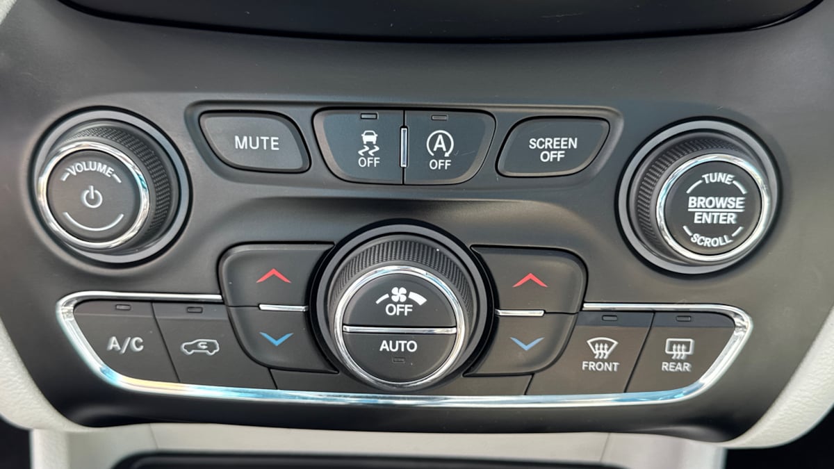 2019 Jeep Cherokee Limited photo 25