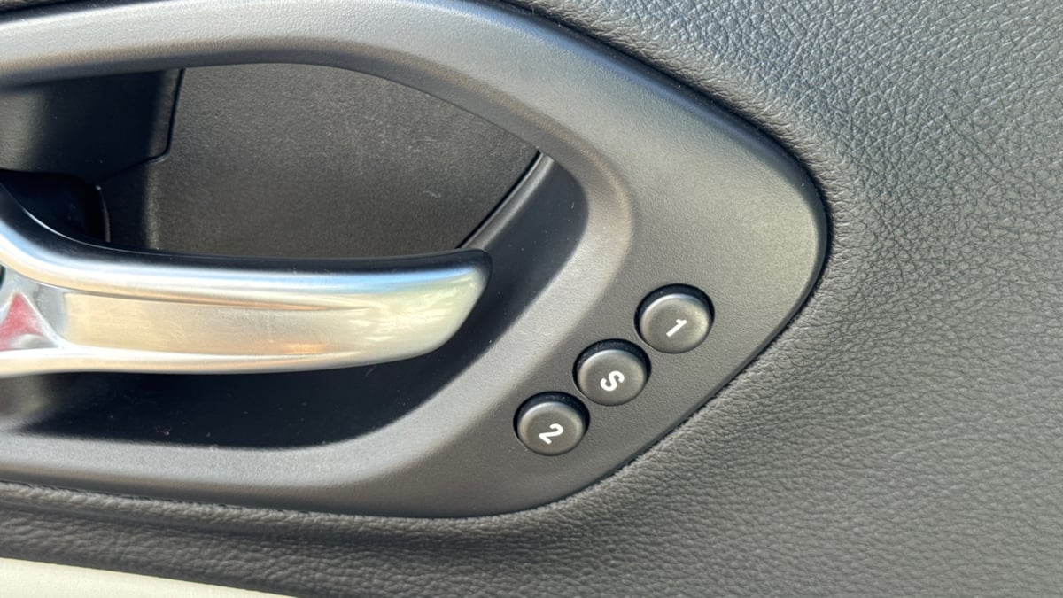 2019 Jeep Cherokee Limited photo 19