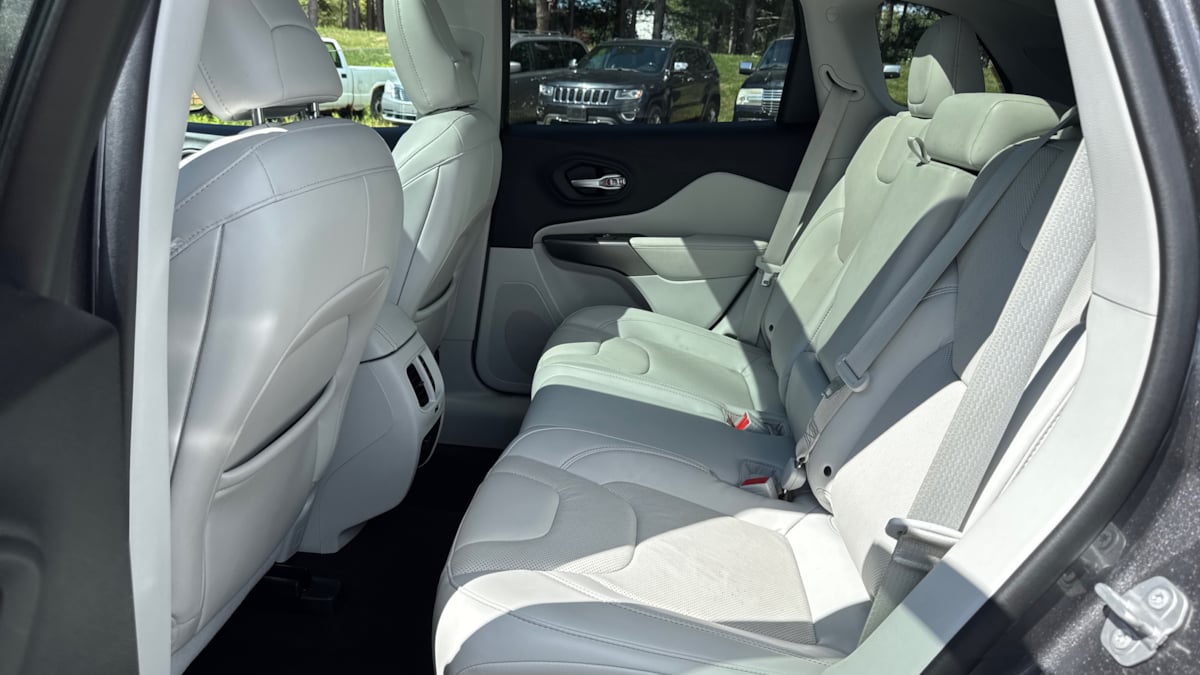 2019 Jeep Cherokee Limited photo 9