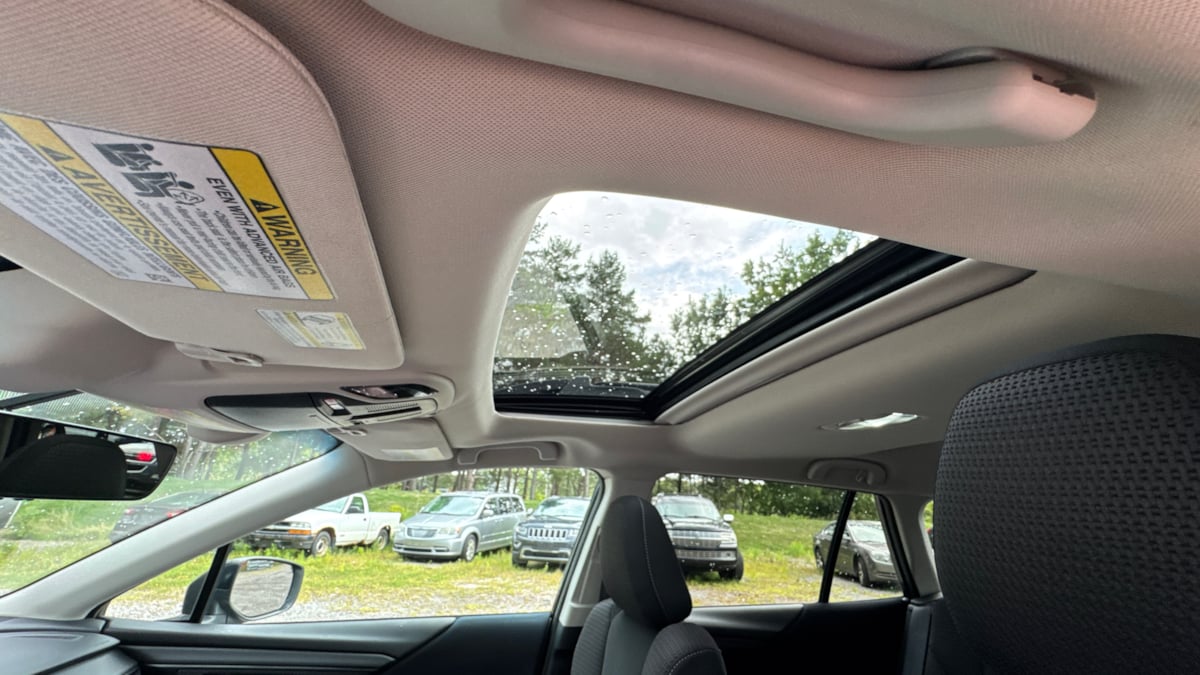 2021 Subaru Outback Premium photo 17
