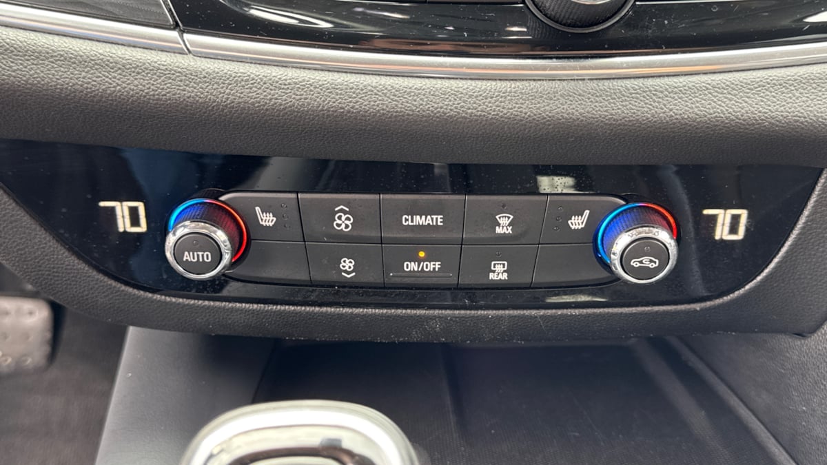 2019 Buick Enclave Essence photo 25