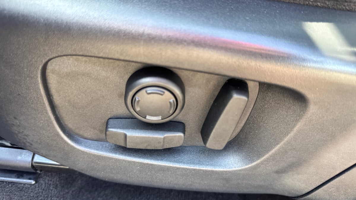 2020 Land Rover Discovery Sport S photo 16