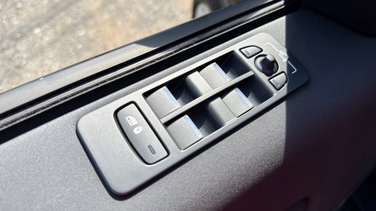 2020 Land Rover Discovery Sport S photo 17