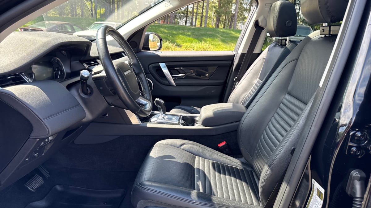 2020 Land Rover Discovery Sport S photo 9