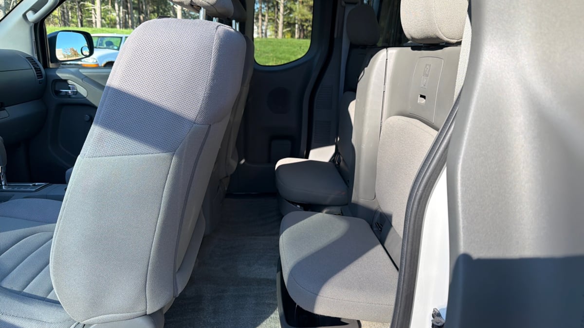 2015 Nissan Frontier S photo 10