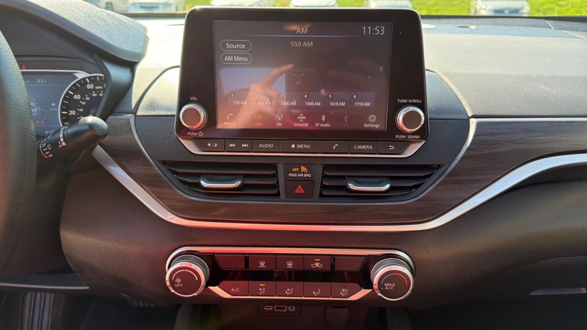 2024 Nissan Altima 2.5 SV photo 12