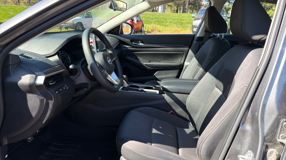 2024 Nissan Altima 2.5 SV photo 9