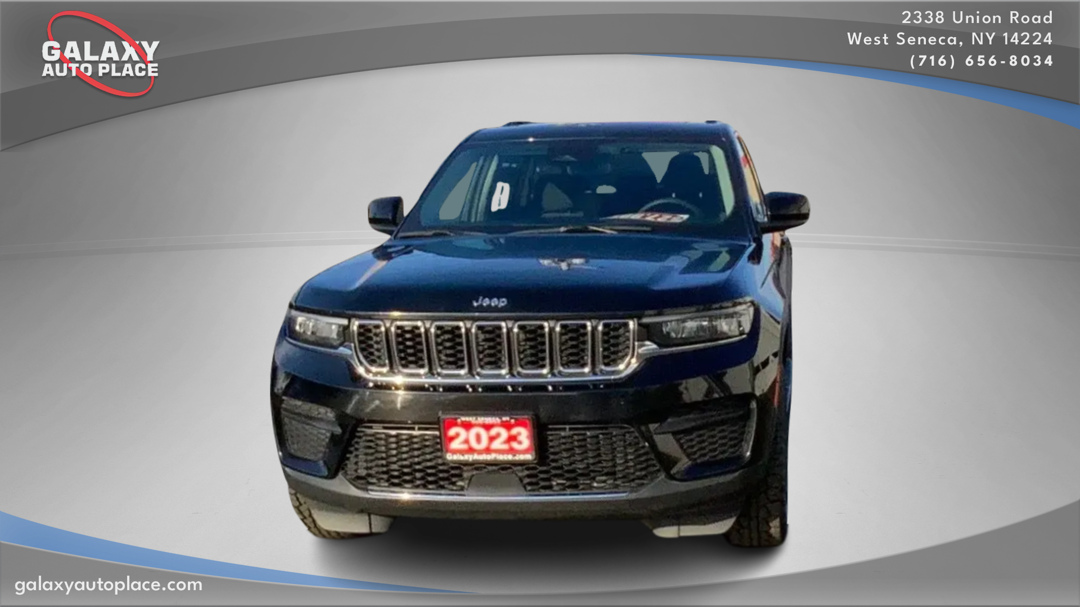 2023 Jeep Grand Cherokee Laredo Altitude photo 2