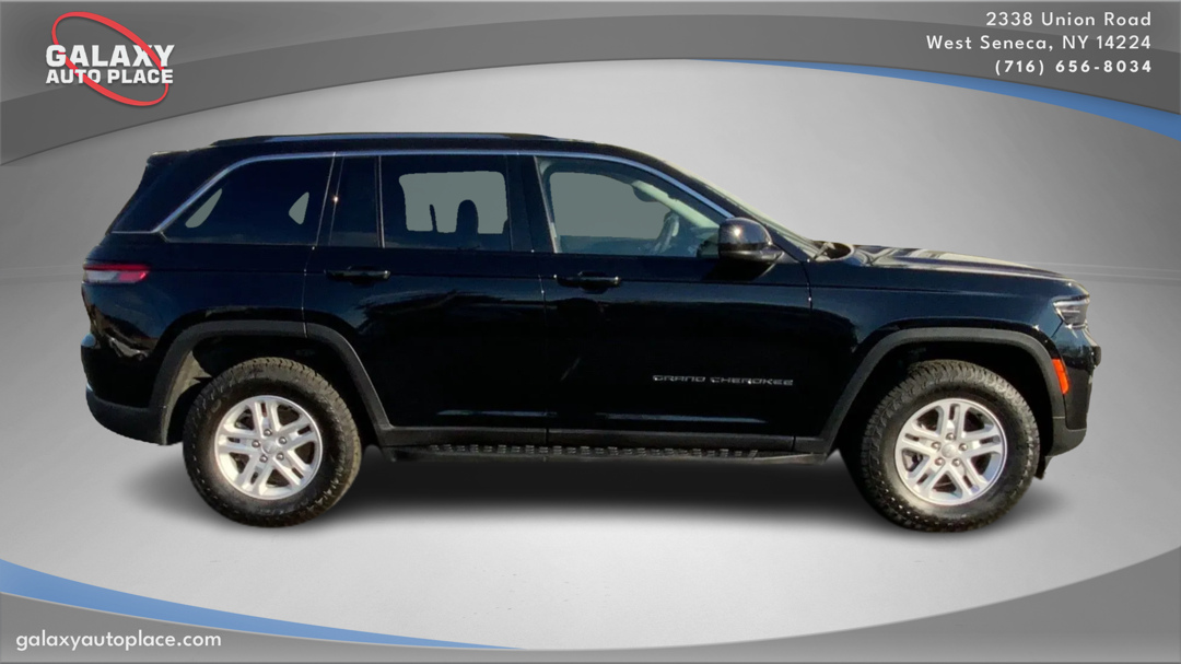 2023 Jeep Grand Cherokee Laredo Altitude photo 4