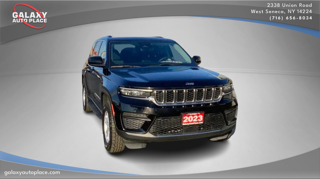 2023 Jeep Grand Cherokee Laredo Altitude photo 3